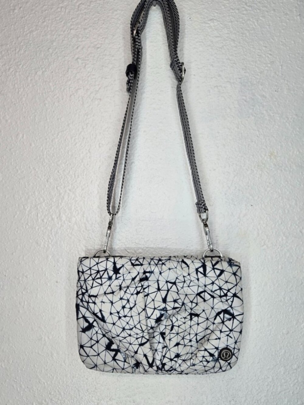 Lululemon Athletica- Hip to Be Free Star Crushed White & Blue Crossbody